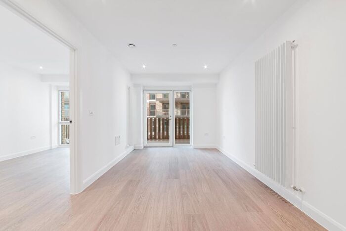 1 Bedroom Flat For Sale In Ellipse House, Custom House, E16