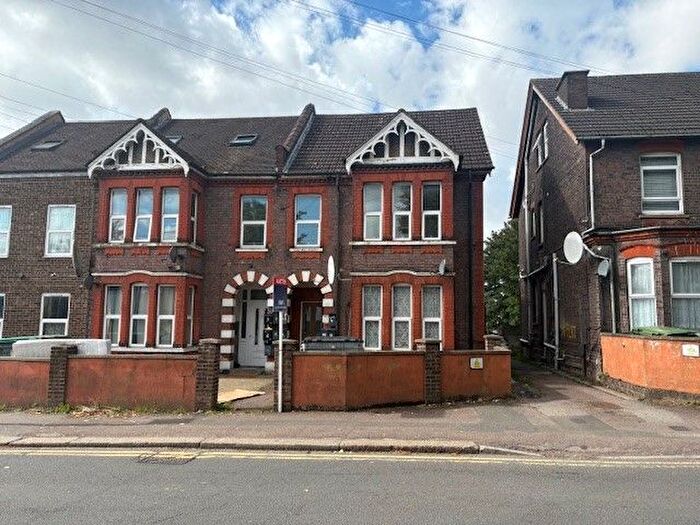 1 Bedroom Flat To Rent In Flat, - Biscot Road, Luton, LU3