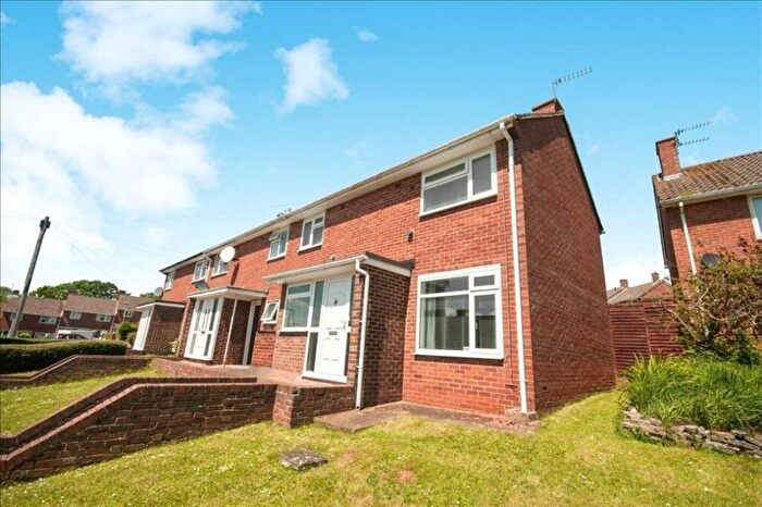 3 Bedroom End Of Terrace House For Sale In Elaine Close, Exeter, Devon, EX4