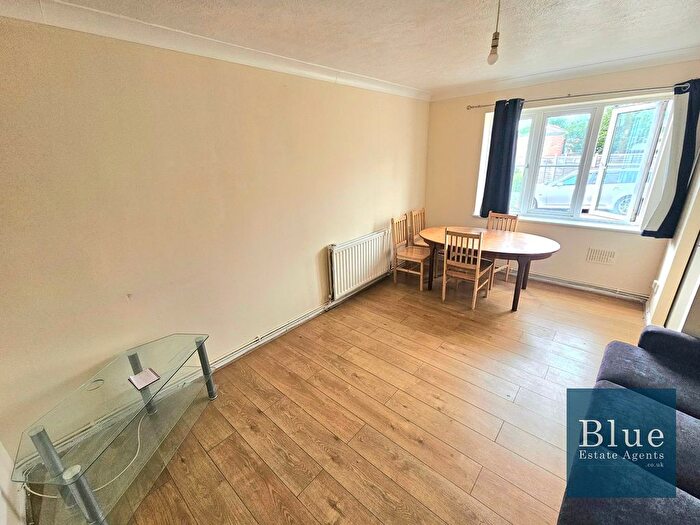 1 Bedroom Flat To Rent In Windsor Park Road, Hayes, UB3