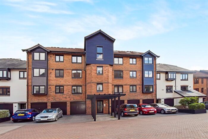 1 Bedroom Flat To Rent In Moorhead Court Channel Way, Ocean Village, Southampton, SO14