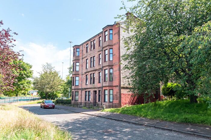 2 Bedroom Apartment To Rent In Balshagray Crescent, Flat -, Thornwood, Glasgow, G14