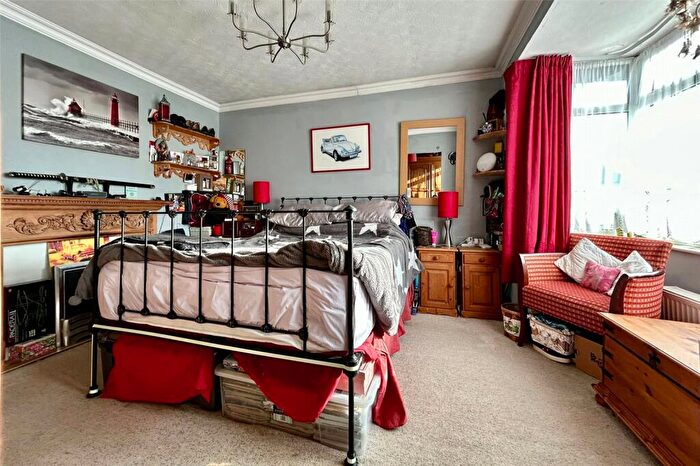 4 Bedroom Detached House For Sale In Coleford Bridge Road, Mytchett, Camberley, Surrey, GU16