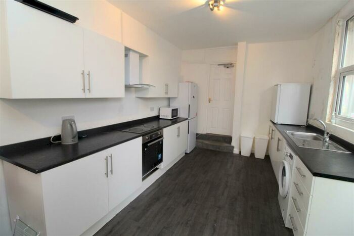 5 Bedroom Private Hall To Rent In Tewkesbury Street, Cathays, Cardiff, CF24