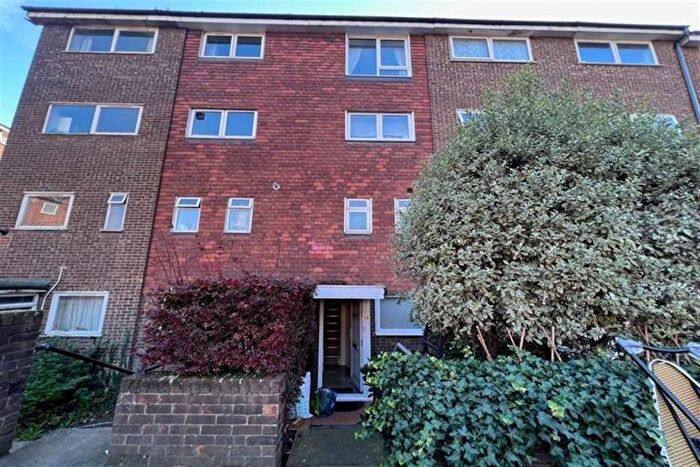 4 Bedroom House To Rent In Capstan Square, E14