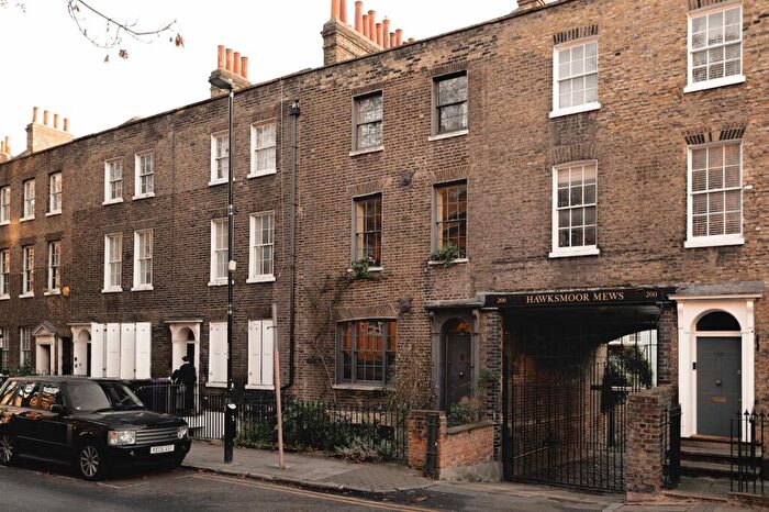 3 Bedroom Town House For Sale In Cable Street, Shadwell, London, E1