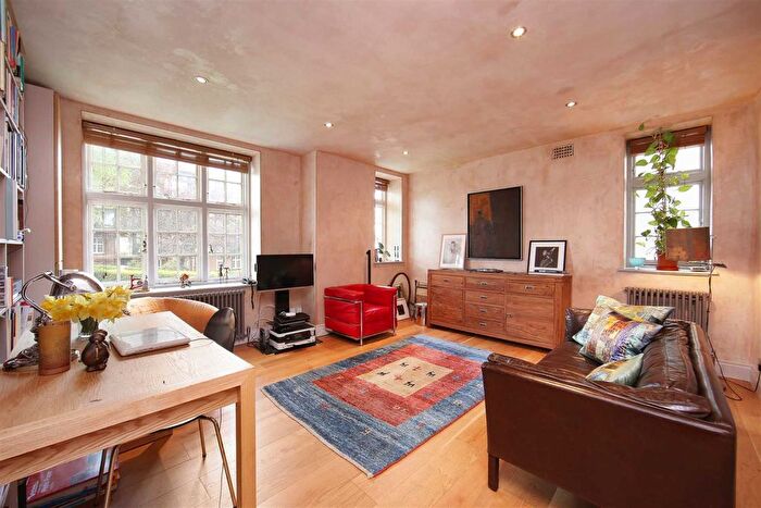 1 Bedroom Flat For Sale In Oakeshott Avenue, Highgate, N6