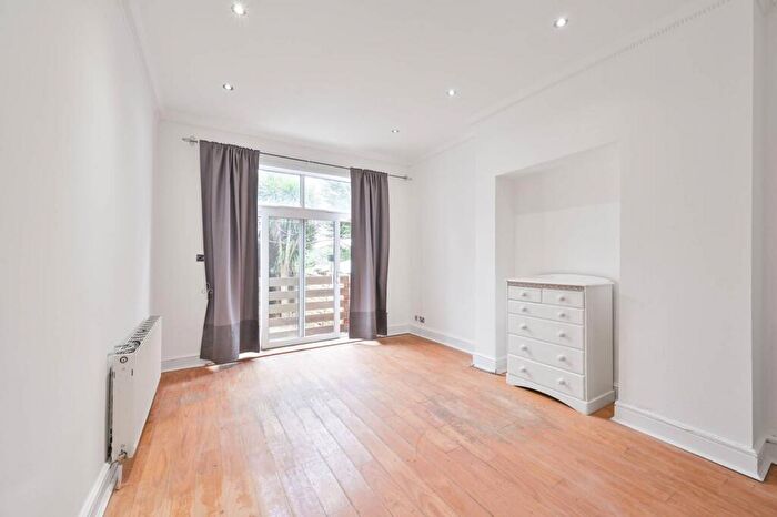 2 Bedroom Flat To Rent In Sunningfields Road, Hendon, London, NW4