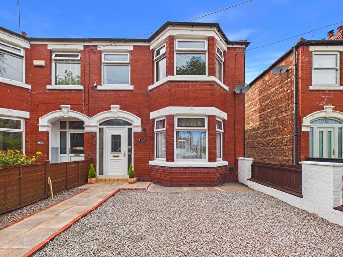 3 Bedroom Semi-Detached House For Sale In Pickering Road, Hull, HU4