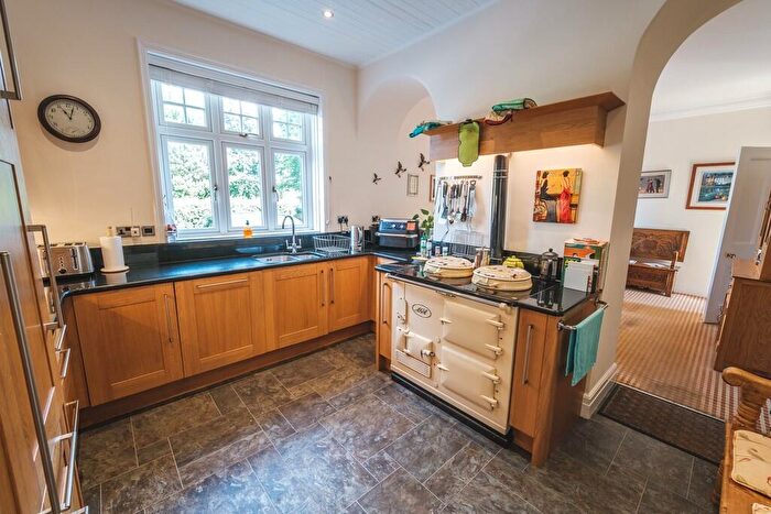 6 Bedroom Detached House For Sale In Tunstall, DL10