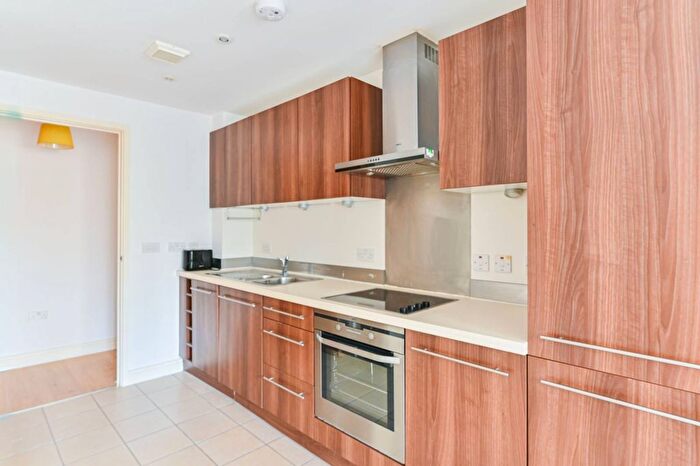 1 Bedroom Flat To Rent In Plough Road, Battersea, London, SW11