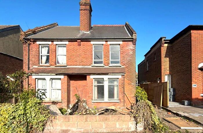 3 Bedroom Semi Detached House For Sale In Kingston Road, Leatherhead, KT22