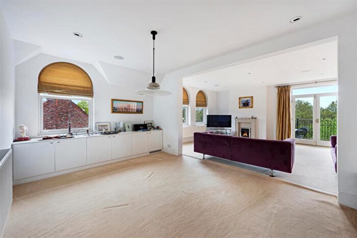 2 Bedroom Apartment For Sale In Hawthorn Lane, Wilmslow, SK9