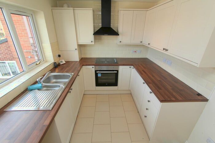 2 Bedroom Flat To Rent In Wilson Street, Dronfield, S18