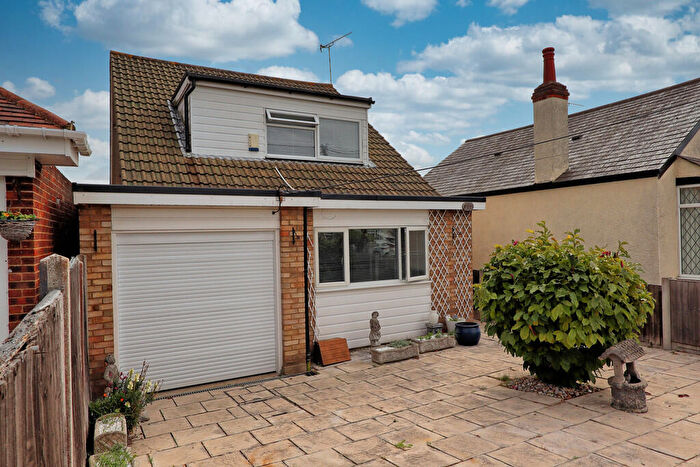 2 Bedroom Detached House For Sale In Seymour Road, Hadleigh, SS7