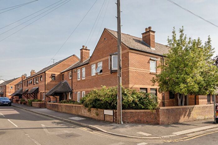 2 Bedroom Maisonette For Sale In Field Road, Reading, Berkshire, RG1