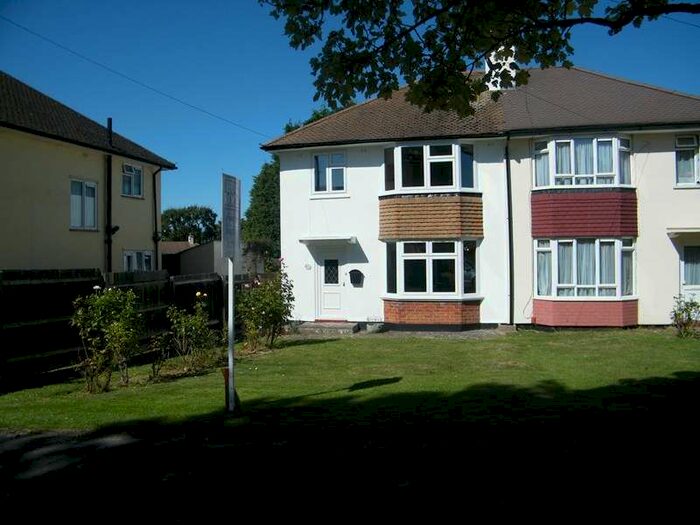 3 Bedroom Semi-Detached House To Rent In Juniper Road, Leigh-on-sea, Essex, SS9