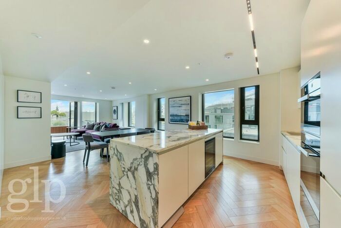 3 Bedroom Flat To Rent In Sherwood Street, London, Greater London, W1F