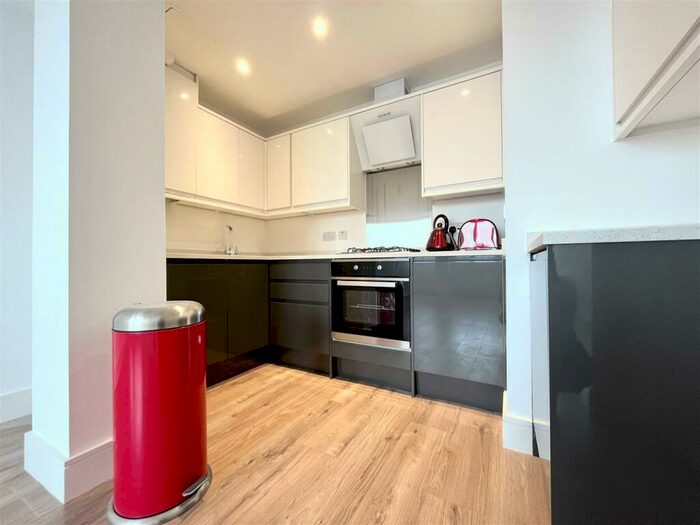 1 Bedroom Apartment To Rent In High Street, Waltham Cross, EN8