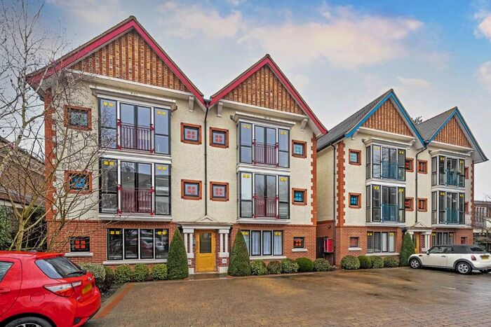 2 Bedroom Flat To Rent In Coombe Road, New Malden, KT3