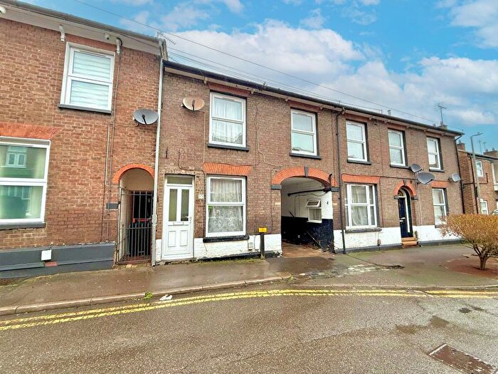 3 Bedroom Terraced House For Sale In Winfield Street, Dunstable, LU6