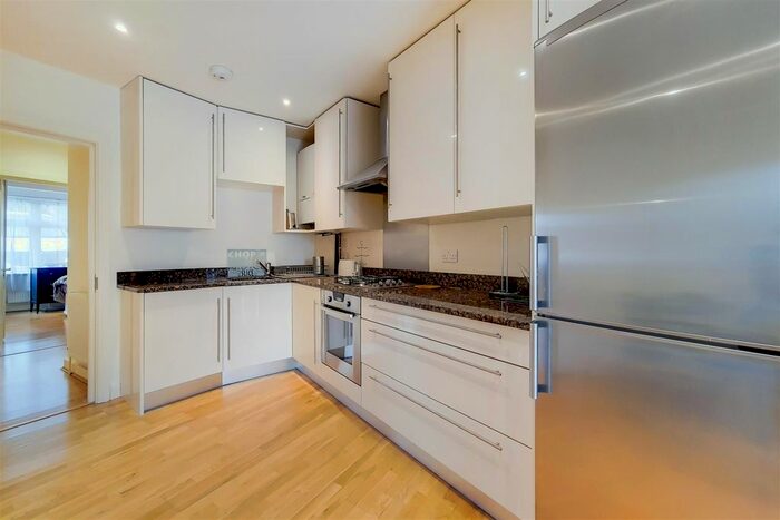 3 Bedroom Flat To Rent In Torrington Park, London, N12