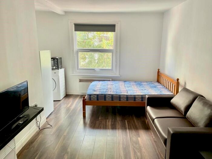 Studio To Rent In Emnanuel Avenue, Acton, W3