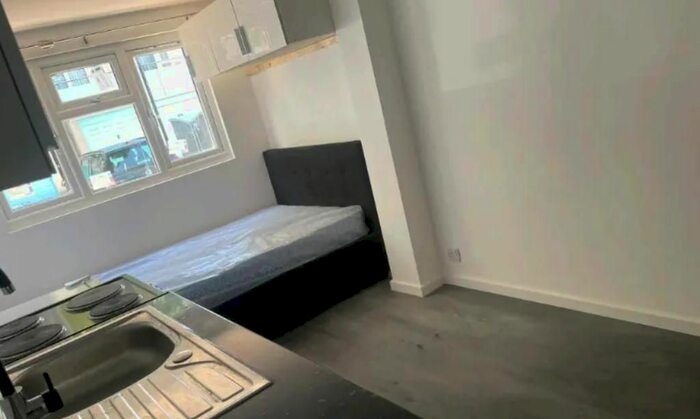 Studio To Rent In Lindsey Close, Mitcham, London, CR4