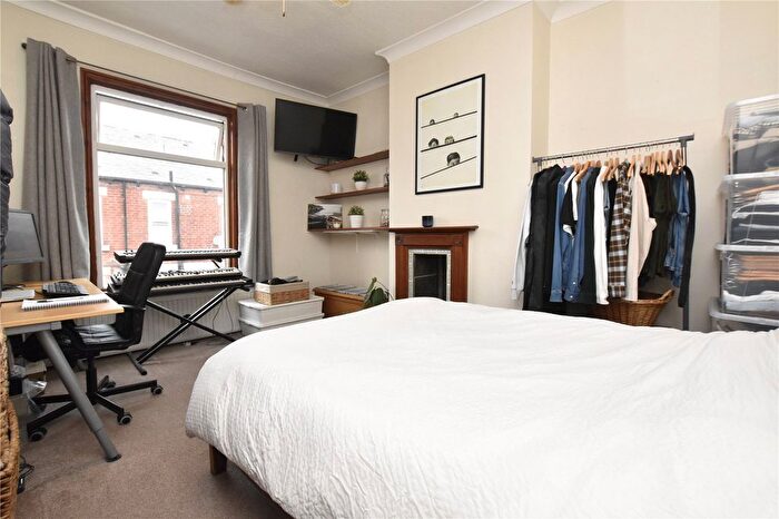 1 Bedroom Terraced House For Sale In Autumn Avenue, Leeds, West Yorkshire, LS6