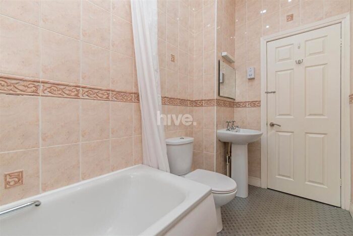 2 Bedroom Flat To Rent In Dinsdale Road, Sandyford, Newcastle Upon Tyne, NE2