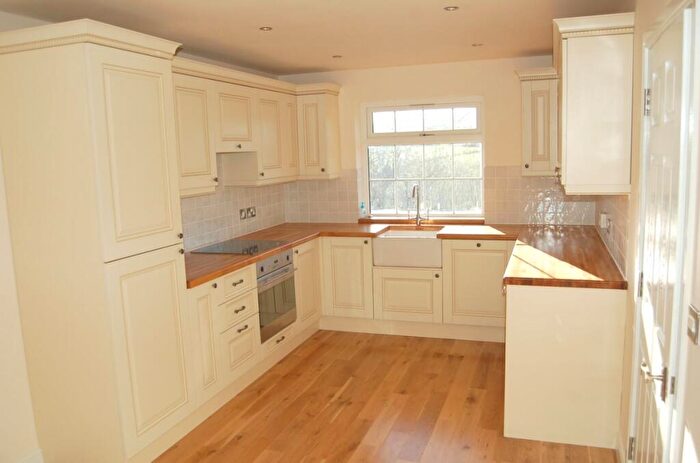 4 Bedroom Semi-Detached House To Rent In Rosemead, Penistone, S36