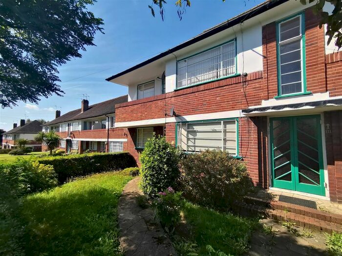 2 Bedroom Flat To Rent In Ossulton Way, Hampstead Garden Suburb, London, N2