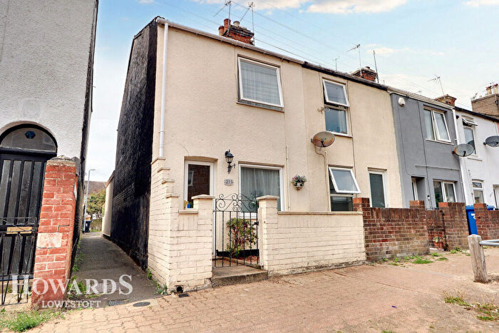 2 Bedroom End Of Terrace House For Sale In Raglan Street, Lowestoft, NR32