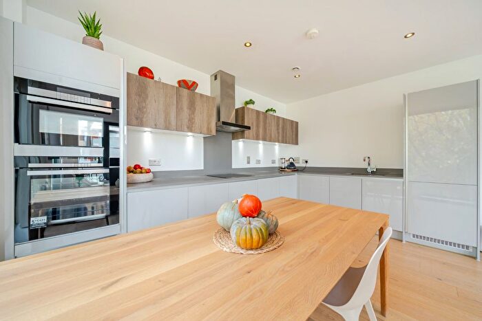 2 Bedroom Flat For Sale In Quebec Way, London, SE16