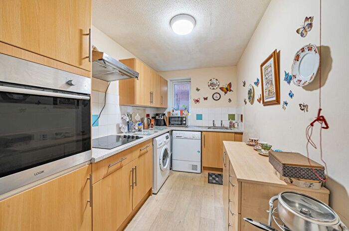 2 Bedroom Flat For Sale In Albion Street, Dunstable, Bedfordshire, LU6
