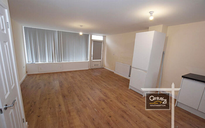 2 Bedroom Flat To Rent In |Ref: |, Portswood Road, Southampton, SO17