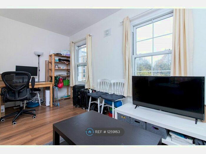 1 Bedroom Flat To Rent In Goldhawk Road, London W12