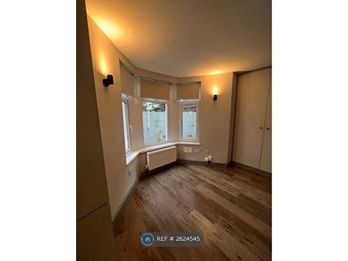 Studio To Rent In Stacey Road, Cardiff, CF24