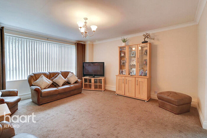 2 Bedroom Flat For Sale In Eastern Avenue, Ilford, IG2