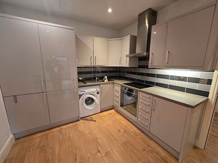1 Bedroom Flat To Rent In High Street, Addlestone, KT15
