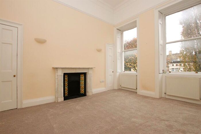Flat To Rent In Grosvenor Place, Bath, BA1