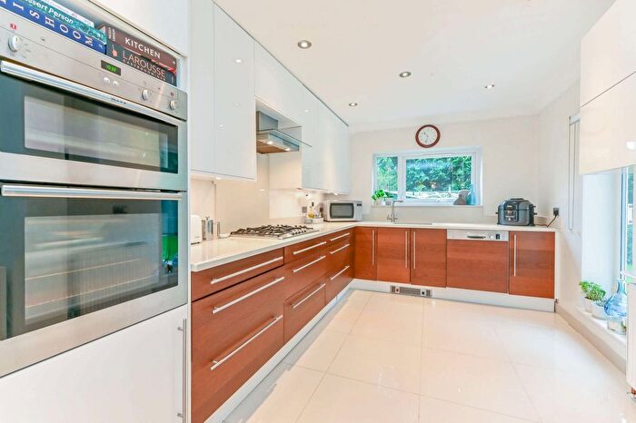 5 Bedroom Detached House For Sale In Kirby Close, Northwood, HA6