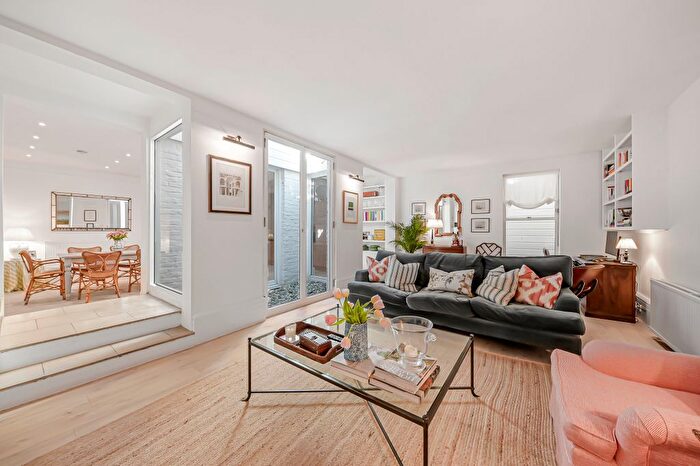 2 Bedroom Flat To Rent In Colville Mews, London, W11