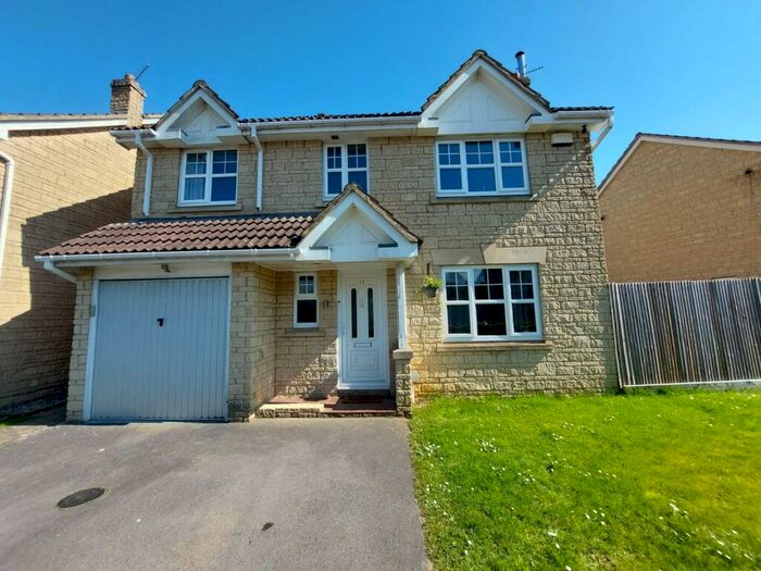 4 Bedroom House To Rent In Barn Owl Road, Chippenham, SN14