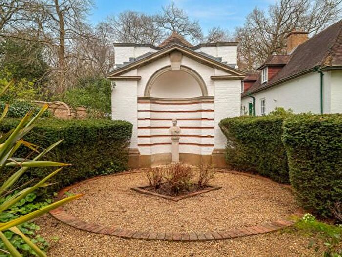 3 Bedroom Flat For Sale In Nashdom Lane, Burnham, SL1