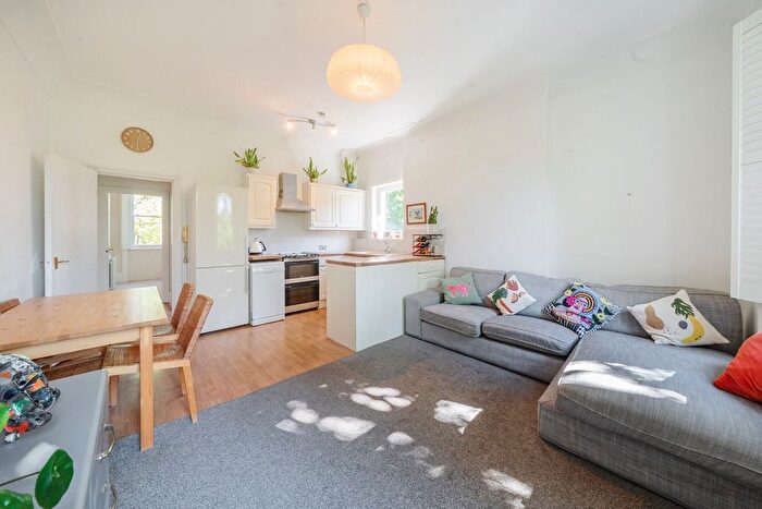 2 Bedroom Flat For Sale In Trouville Road, London, SW4
