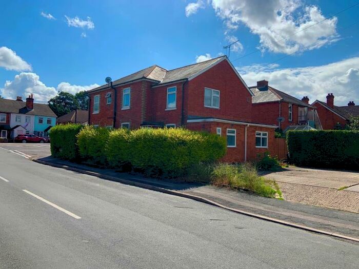 2 Bedroom Flat To Rent In Moorlands Road, GU15