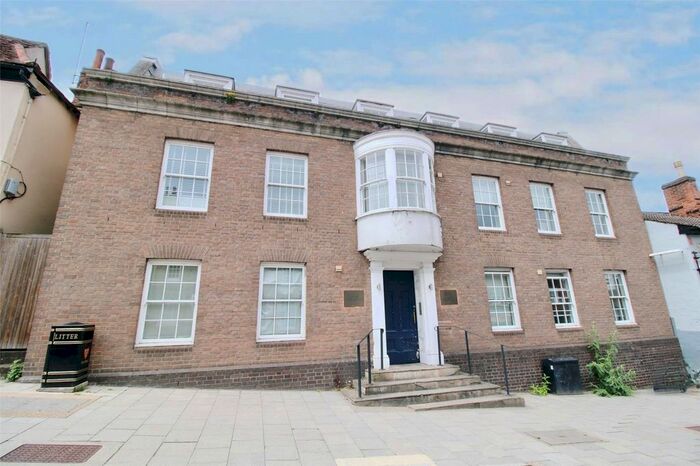 2 Bedroom Flat To Rent In Oriel House, - North Hill, Colchester, Essex, CO1