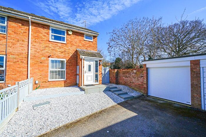 3 Bedroom Semi Detached House For Sale In Mercury Way, Leighton Buzzard, LU7