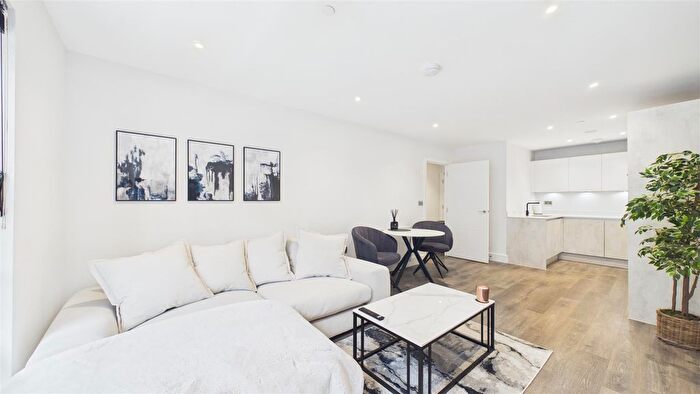 2 Bedroom Flat For Sale In Bircherley Green, Hertford, SG14